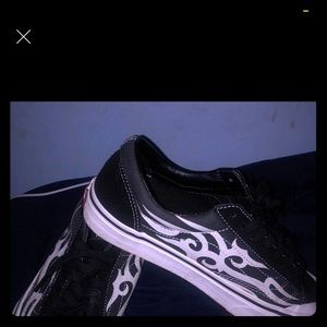 Vans size 8.5 and it comes with box and clean